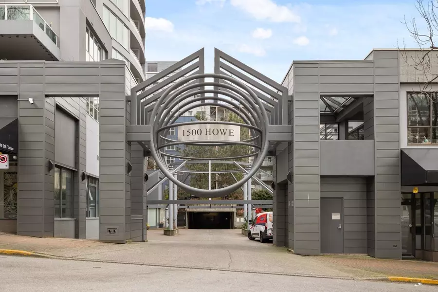 1500 Howe ST #1701, Vancouver, BC V6Z 2M8