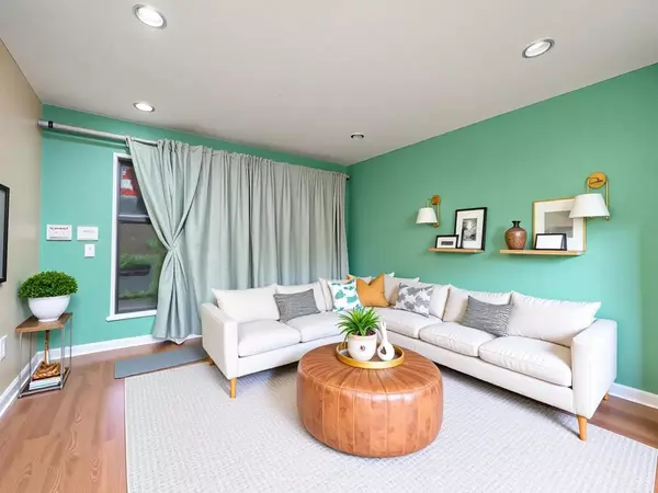 212 Forbes AVE #103, North Vancouver, BC V7M 3E5