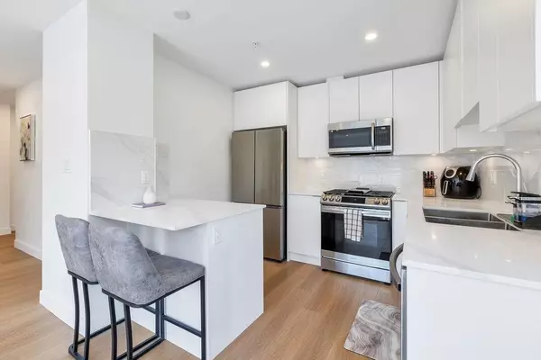 Port Coquitlam, BC V3C 1Y3,2331 Kelly AVE #100