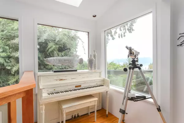 Lions Bay, BC V0N 2E0,20 Oceanview RD