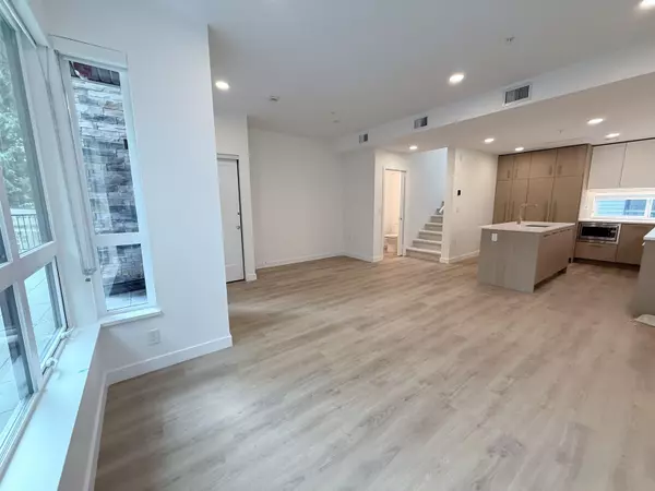 Coquitlam, BC V3K 0J8,381 Clayton ST #202