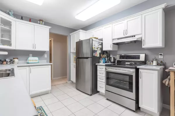 1150 Lynn Valley RD #206 North Vancouver, BC V7J 1Z9