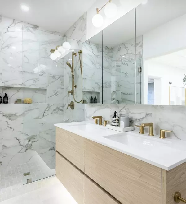 Vancouver, BC V5X 2Y4,7779 Yukon ST #107