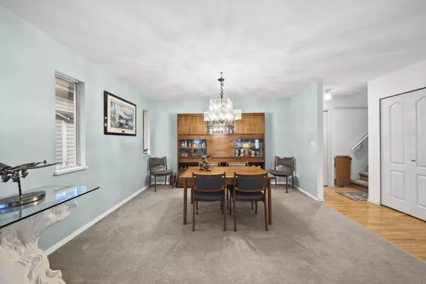 Pitt Meadows, BC V3Y 2L4,19607 Somerset DR