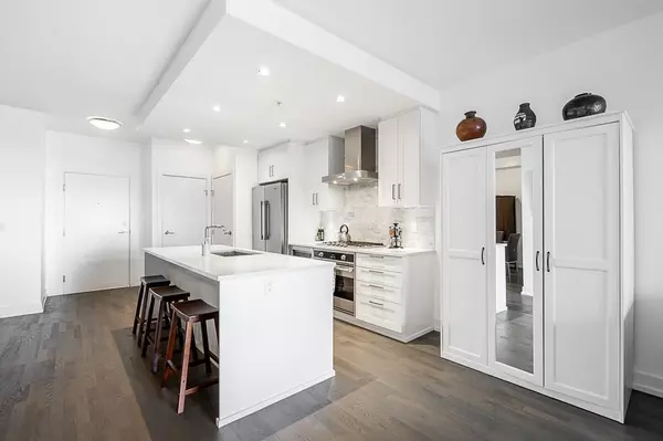 White Rock, BC V4B 3Z5,1420 Johnston RD #405