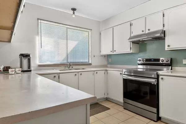 Coquitlam, BC V3E 1H3,1209 Nestor ST