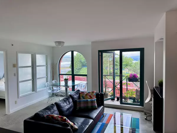 55 Alexander ST #503, Vancouver, BC V6A 1B2