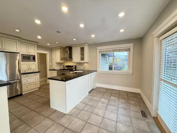 Burnaby, BC V5B 1Y2,6525 Carnegie ST