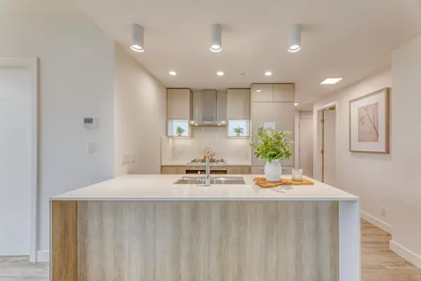 Burnaby, BC V5H 0K5,6511 Sussex AVE #1402