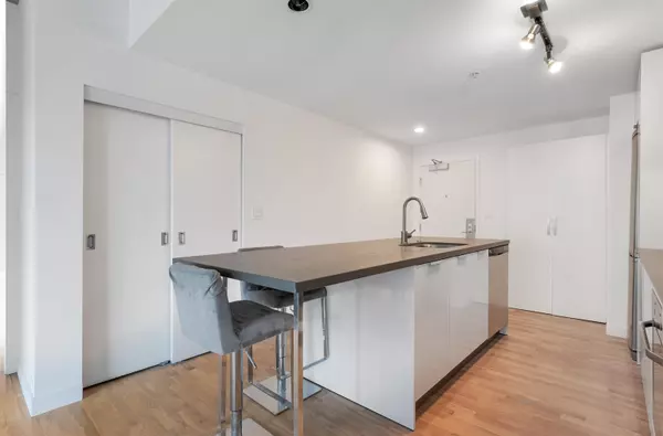 Vancouver, BC V6B 0G5,108 W Cordova ST #PH7