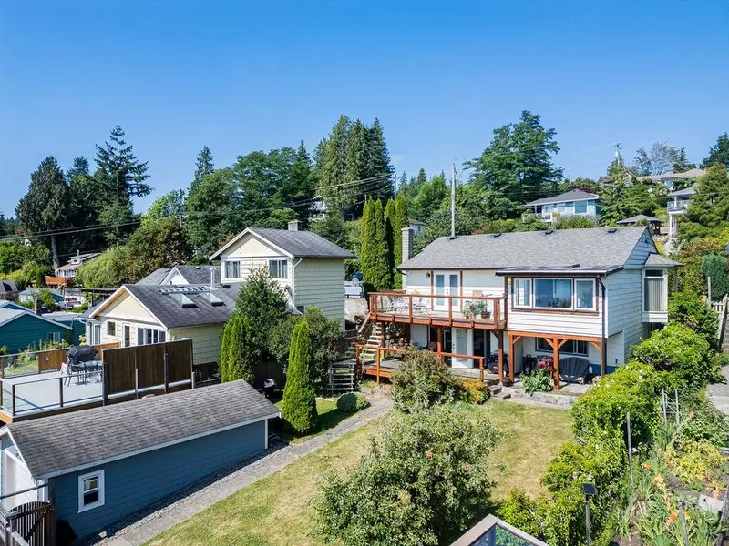 614 Glen RD, Gibsons, BC V0N 1V9
