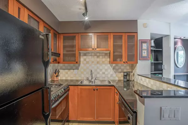 Vancouver, BC V6A 1B2,55 Alexander ST #307