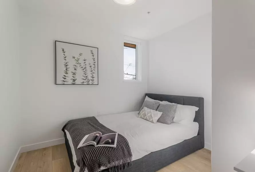 4933 Clarendon ST #204, Vancouver, BC V5R 3J3