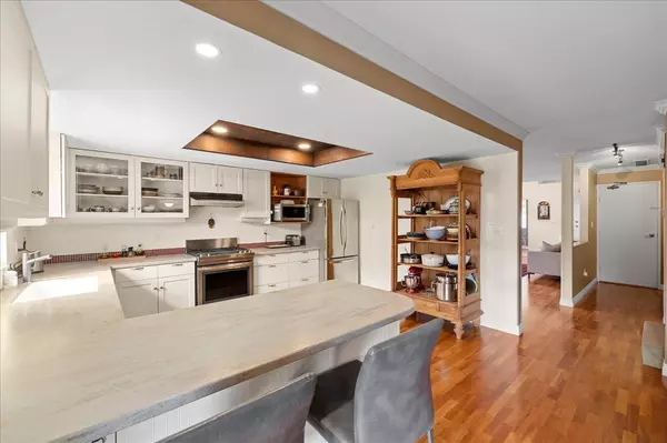 Richmond, BC V6Y 3H4,9260 Mcburney DR