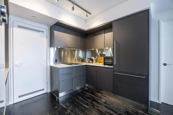 1151 W Georgia ST #4205 Vancouver, BC V6E 0B3