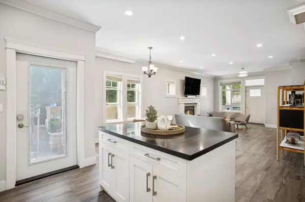 Coquitlam, BC V3K 2G6,910 Delestre AVE #102