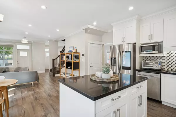 Coquitlam, BC V3K 2G6,910 Delestre AVE #102