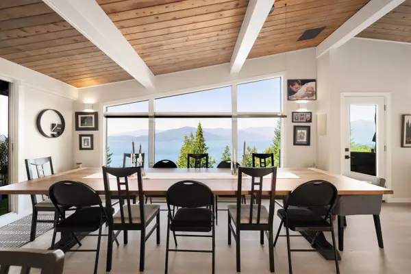 195 Kelvin Grove WAY, Lions Bay, BC V0N 2E0