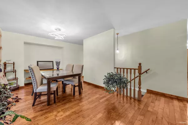 Port Coquitlam, BC V3B 7G7,1382 Sutherland AVE