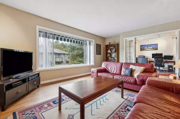 North Vancouver, BC V7H 2T7,950 Roche Point DR