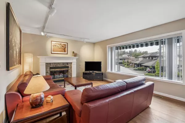 North Vancouver, BC V7H 2T7,950 Roche Point DR