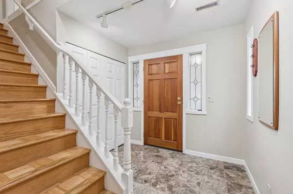 North Vancouver, BC V7H 2T7,950 Roche Point DR