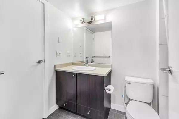 Surrey, BC V3W 0E8,13740 75a AVE #202