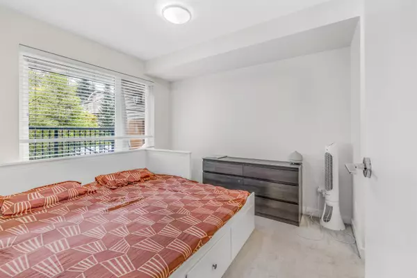 Surrey, BC V3W 0E8,13740 75a AVE #202