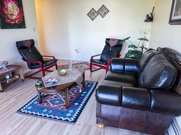 North Vancouver, BC V7L 3G8,145 St. Georges AVE #402
