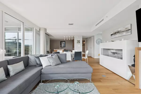 West Vancouver, BC V7T 1M3,908 Keith RD #201