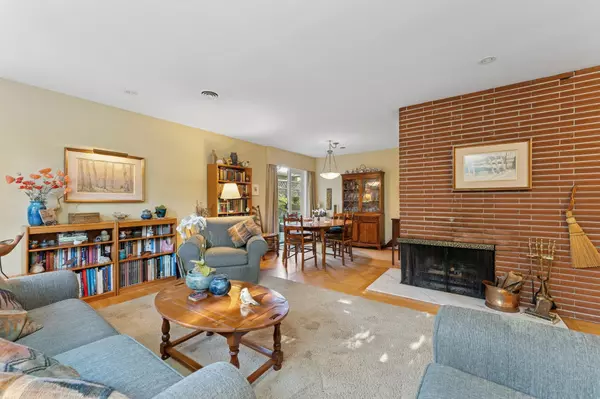 North Vancouver, BC V7R 2T4,2658 Newmarket DR