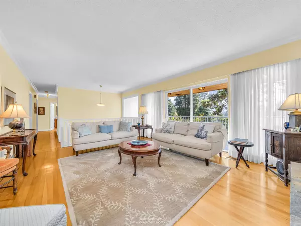 North Vancouver, BC V7R 1V3,1202 Bracknell CRES