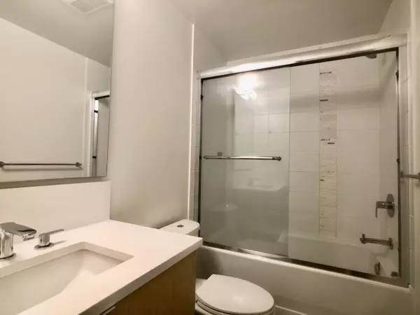 1621 Hamilton AVE #201 North Vancouver, BC V7P 0B6