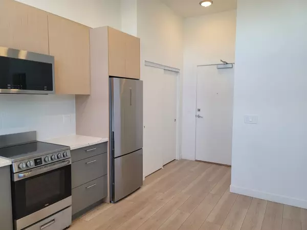 Surrey, BC V3T 0T5,10777 138 ST #618