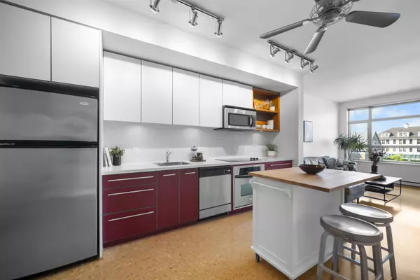 2828 Main ST #402, Vancouver, BC V5T 3G2