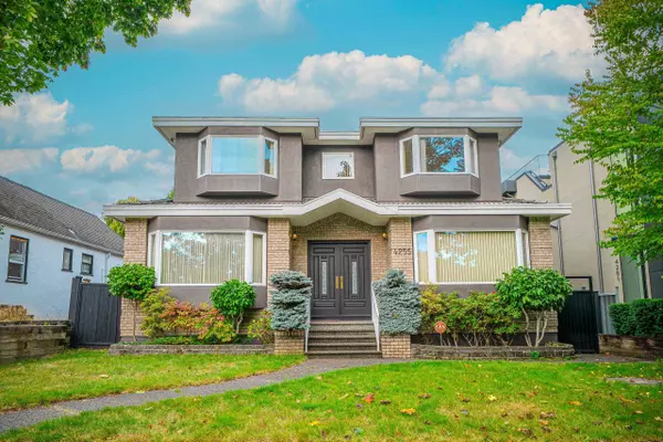 4255 W 15th AVE, Vancouver, BC V6R 3A7