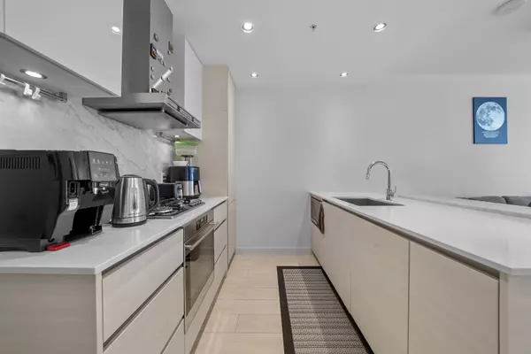 Burnaby, BC V5H 0H4,6098 Station ST #1501