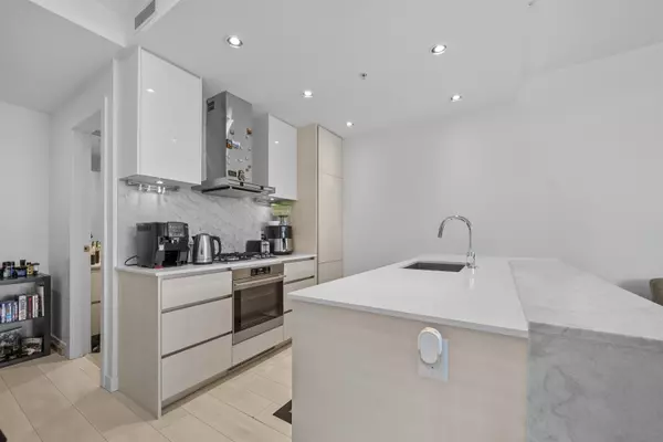 Burnaby, BC V5H 0H4,6098 Station ST #1501