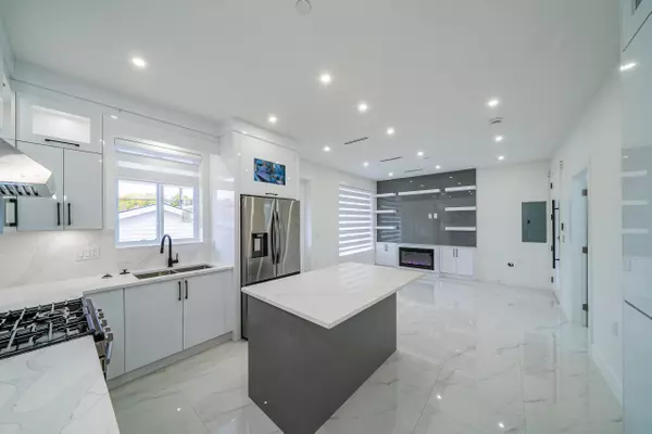 Vancouver, BC V5P 1P4,2172 E 46th AVE