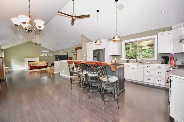 958 Gower Point RD Gibsons, BC V0N 1V3