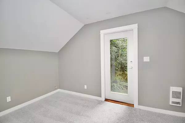 958 Gower Point RD Gibsons, BC V0N 1V3