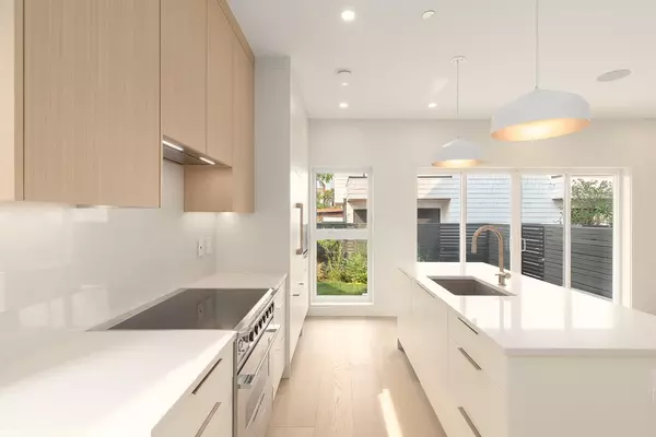 Vancouver, BC V5R 3M9,5407 Wales ST