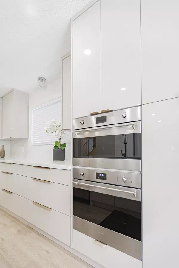 Richmond, BC V7C 5B5,6220 Garnet DR