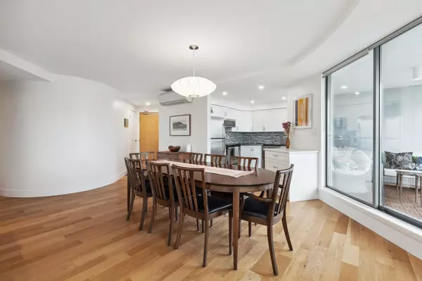 North Vancouver, BC V7M 1C3,120 W 2nd ST #1202