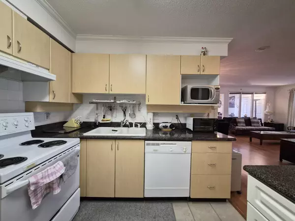 Richmond, BC V6Y 4C5,6611 Cooney RD #1506