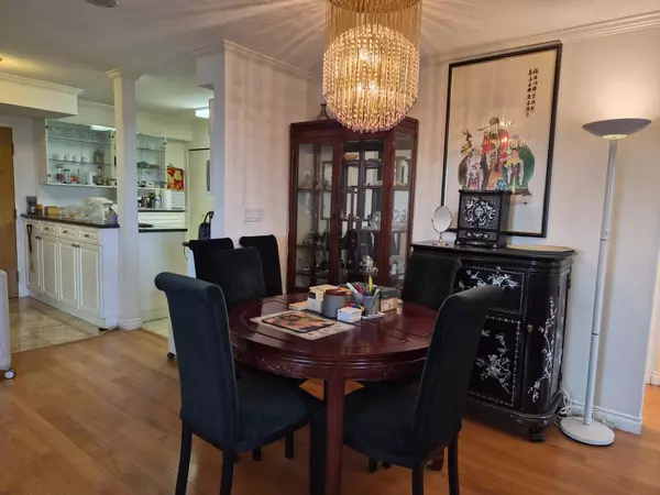 Richmond, BC V6Y 4C5,6611 Cooney RD #1506