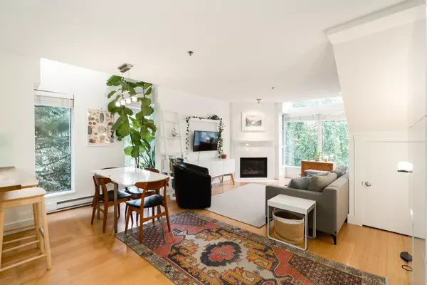916 W 14th AVE, Vancouver, BC V5Z 1R4