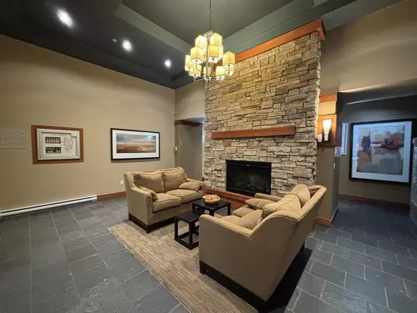 Coquitlam, BC V3E 0A3,3082 Dayanee Springs BLVD #103