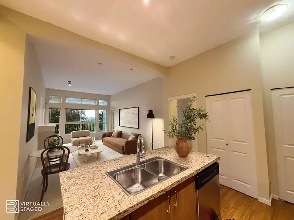Coquitlam, BC V3E 0A3,3082 Dayanee Springs BLVD #103