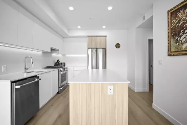 Vancouver, BC V5N 0K1,2450 Garden DR #505